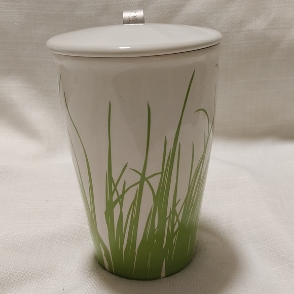 Tea Forte Green and White Grass Design Ceramic Tea Mug with Infuser - Picture 2 of 7